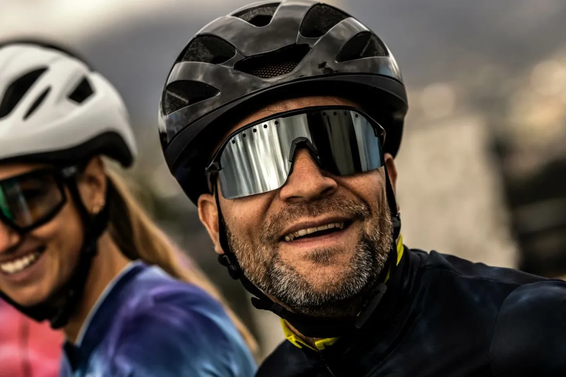 SportoweokularypolaryzacyjneRogelliVENTROPOLARIZEDzwymiennymiszkłami,czarne