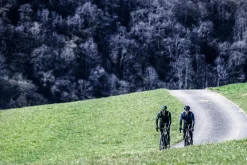UltralekkakurtkarowerowaRogelliINFINITEbezocieplenia,niebiesko-czarna