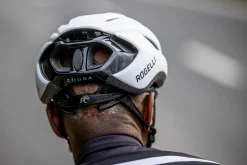 UltralekkikaskrowerowyRogelliCUORAzmatowąpowierzchnią,biały