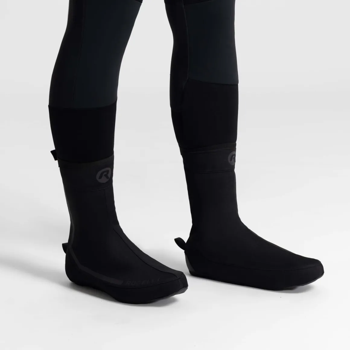 WodoodporneochraniaczenabutyRogelliESSENTIALSOFTSHELL,czarne
